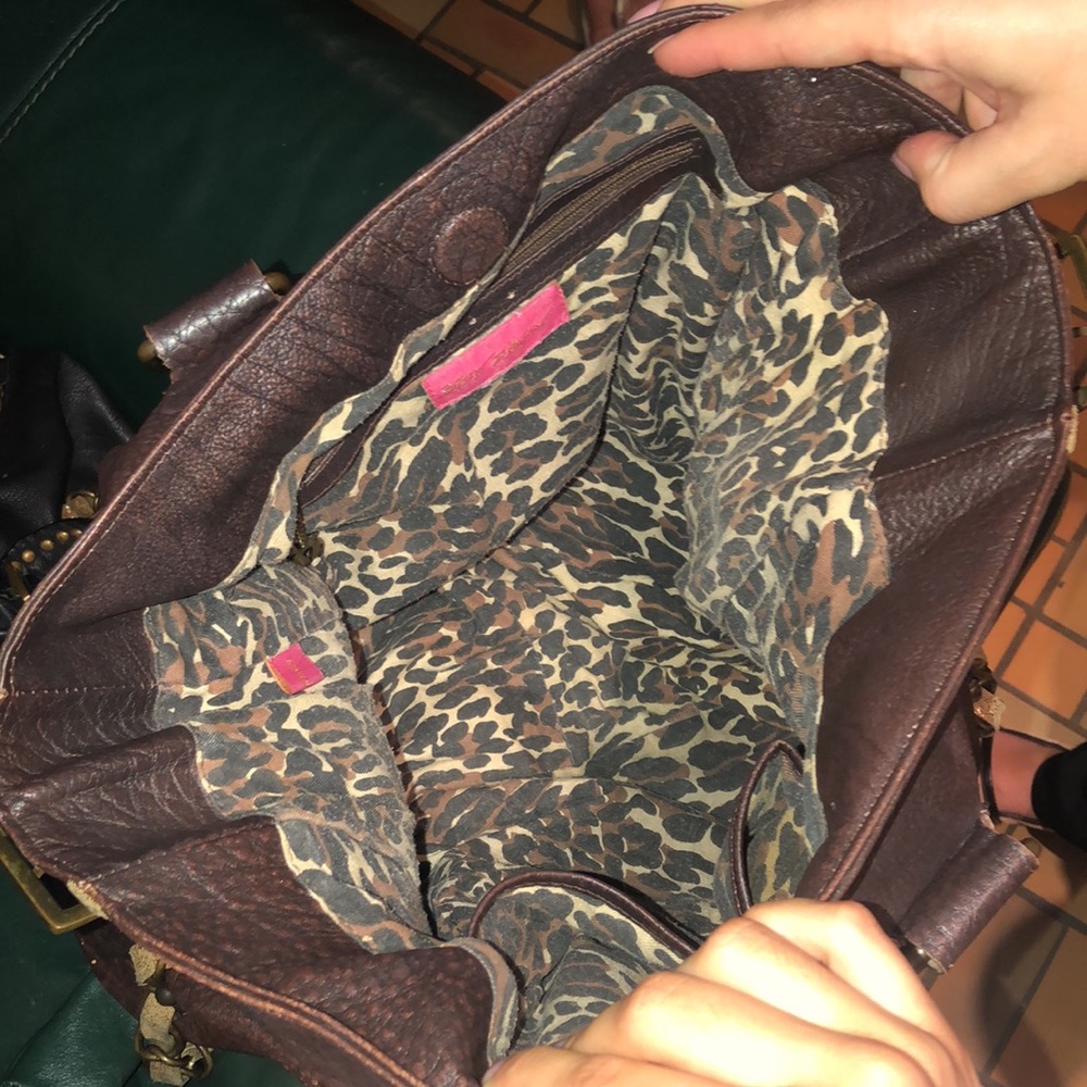 2000s Betsey Johnson Vintage Leather Purse - Picture 4 of 5